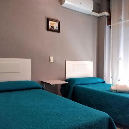 Vacansis Habitaciones De Hostal A Primera Linea De Playa En Cullera Esterno foto