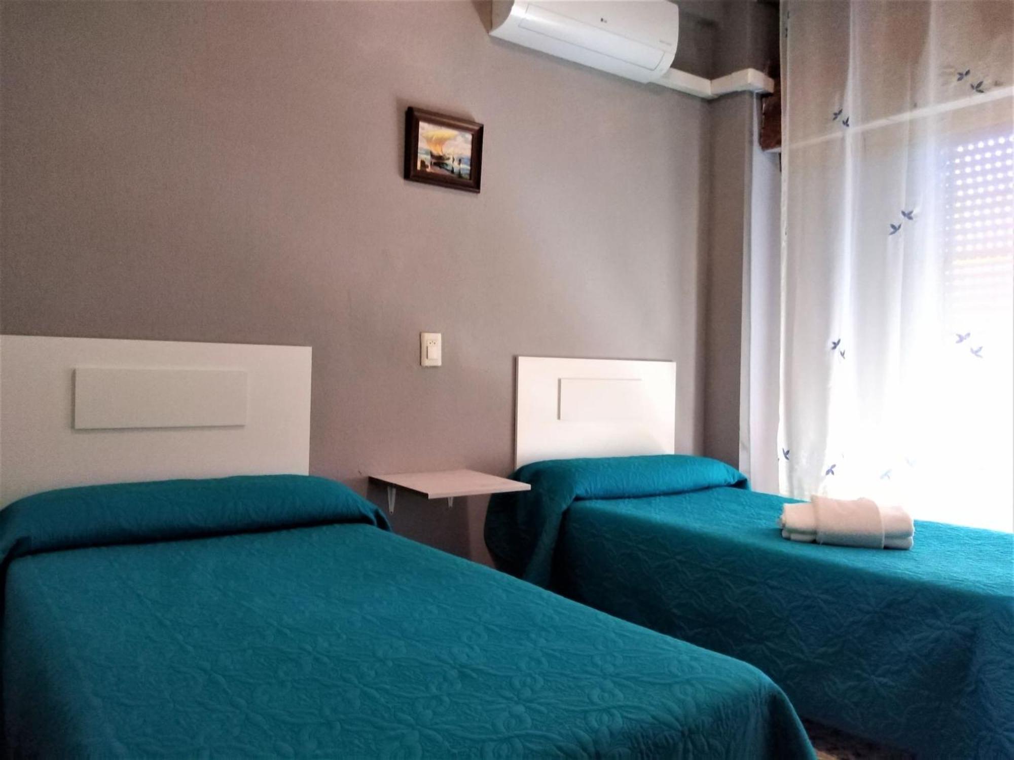 Vacansis Habitaciones De Hostal A Primera Linea De Playa En Cullera Esterno foto